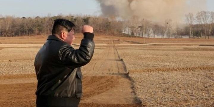 KimJong Un awasi peluncuran roket