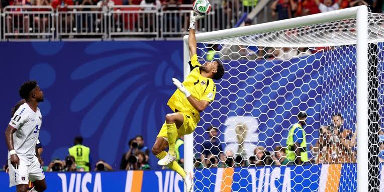 Kiper Vozinha dari Cape Verde yang tampil luar biasa