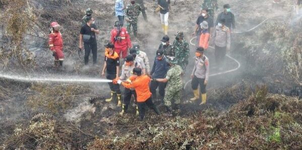 Penanganan karhutla di Lubuk Kepayang melibatkan berbagai pihak, hingga tim tanggap darurat perusahaan