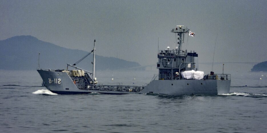 Korsel melepaskan tembakan peringatan ke kapal Korut