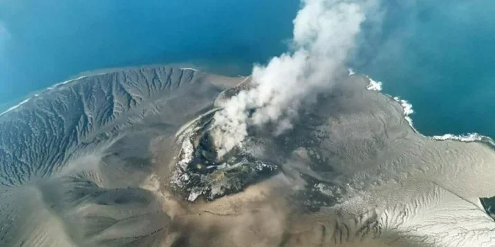 Ilustrasi Gunung Anak Krakatau