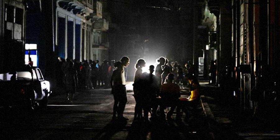 Kuba diliputi kegelapan akibat pemadaman listrik total terkait embargo minyak