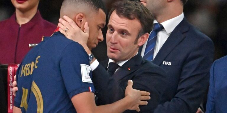 Kylian Mbappe dengan Presiden Macron