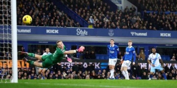 Laga Everton dengan Crystal Palace