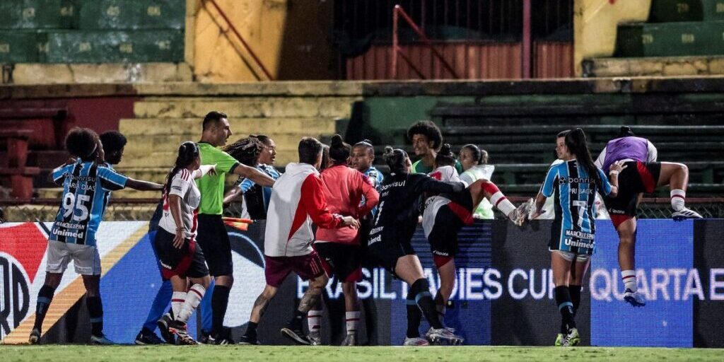 Laga persahabatan Tim Wanita River Plate vs Sao Paolo