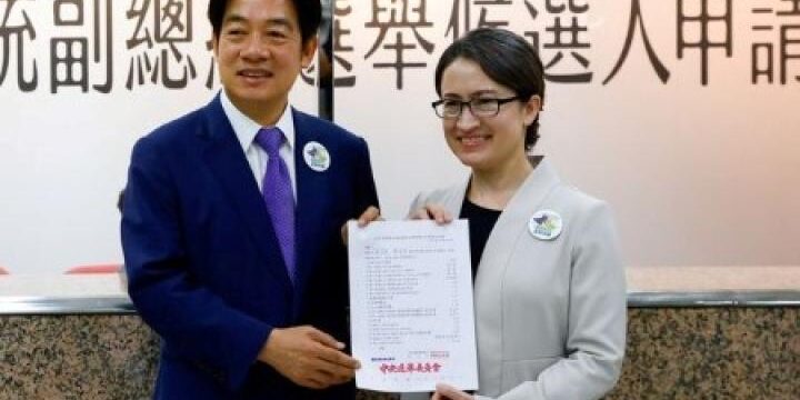 Lai Ching-te dari DPP bersama wakilnya Hsiao Bi-khim