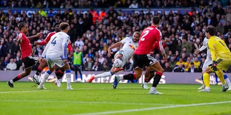 Leeds bermain imbang dengan Manchester United