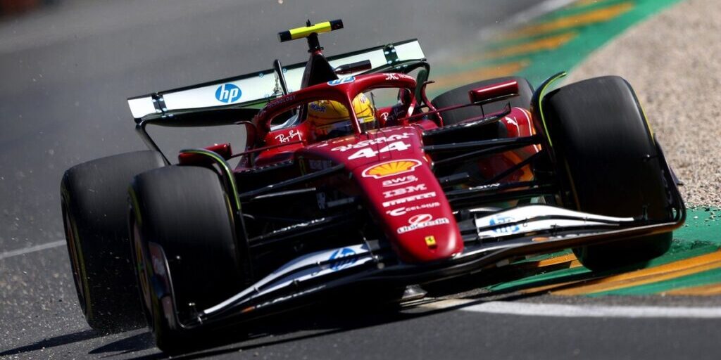 Lewis Hamilton dengan Ferrari di Formula 1