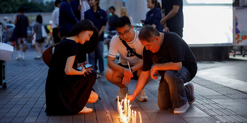 Lilin di luar pusat perbelanjaan mewah Siam Paragon