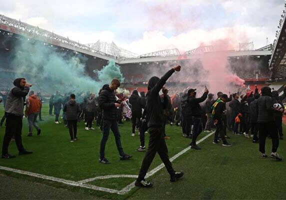 Manchester United Lawan Liverpool Ditunda