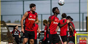 Manchester United dengan Kostum Latihan Betway
