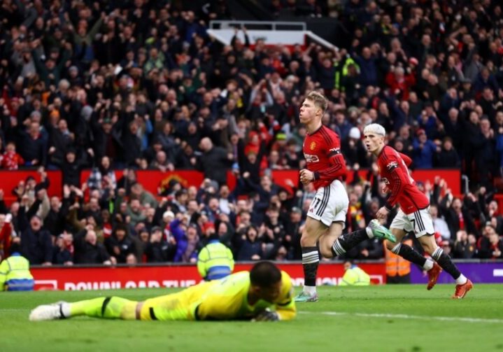 Manchester United menaklukan West Ham 3-0