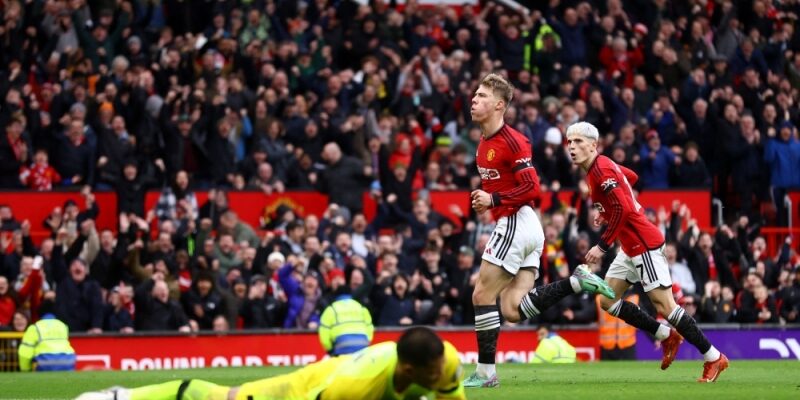 Manchester United menaklukan West Ham 3-0