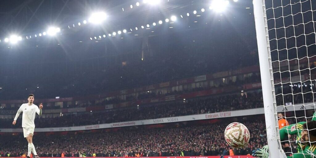 Manchester United menang atas Arsenal melalui adu penalti.