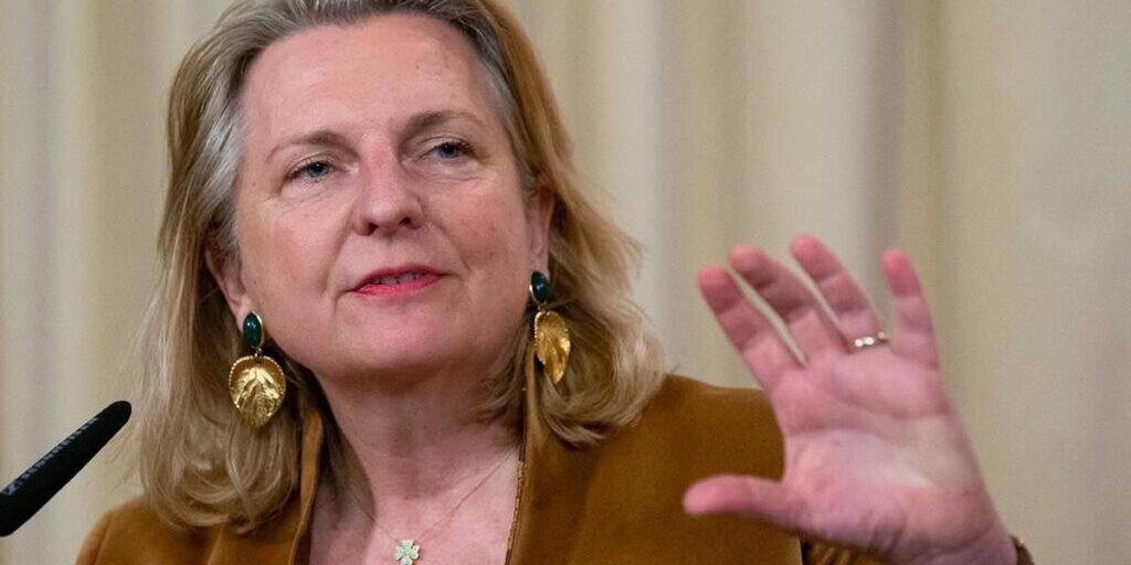 Mantan Menlu Austria, Karin Kneissl