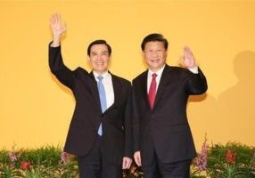 Mantan Presiden Taiwan Ma Ying-jeou bersama Xi Jinping