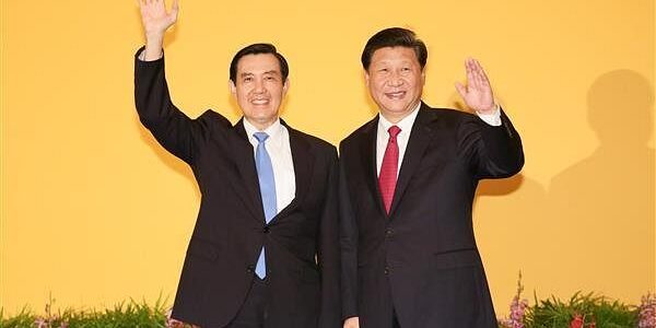 Mantan Presiden Taiwan Ma Ying-jeou bersama Xi Jinping