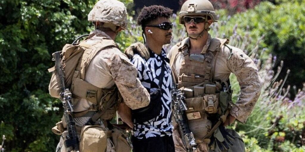 Marinir AS Lakukan Penahanan Demonstran