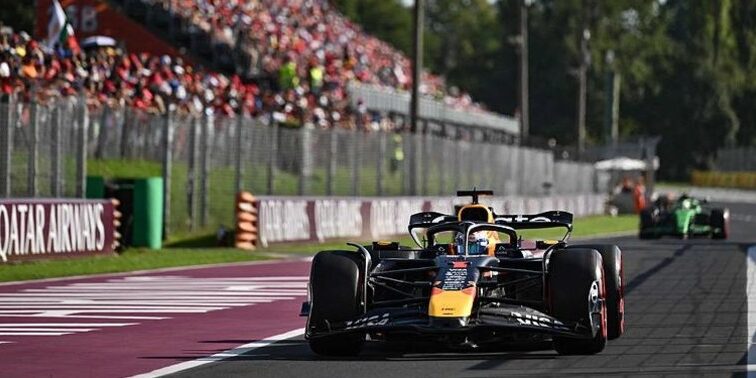 Max Verstappen merebut pole dari LandoNorris