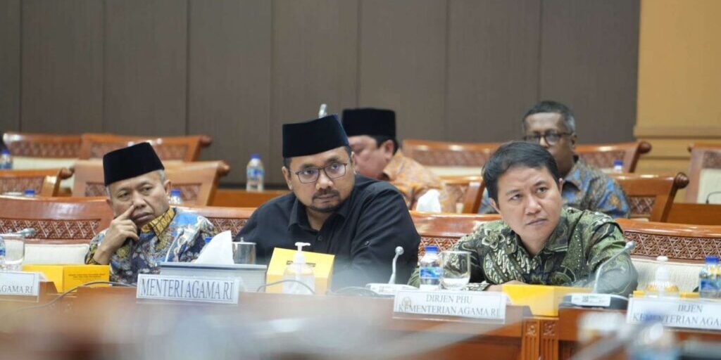 Menteri Agama Yaqut Cholil Qoumas saat rapat bersama Komisi VIII DPR RI, di Gedung Parlemen Senayan, Jakarta, Rabu (17/5/2023).