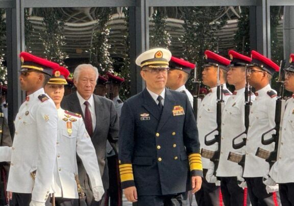 Menhan China Dong Jun kunjungi Pangkalan AL Changi