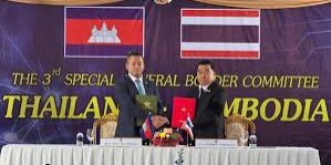 Menhan Thailand Natthaphon Narkphanit dan mitranya dari Kamboja, Tea Seiha