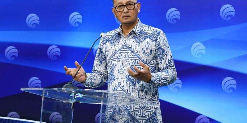 Dirjen Aplikasi Informatika Kemenkominfo Semuel A. Pangerapan saat melakukan konferensi pers di Kantor Kemenkominfo, Jakarta.