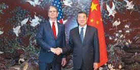 Menkeu AS Scott Bessent bersama Wakil PM China He Lifeng
