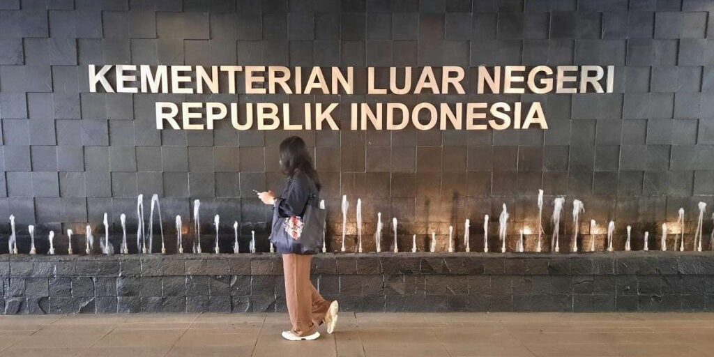 ndonesia mengutuk keras pengesahan awal tiga rancangan undang-undang oleh parlemen Israel yang menetapkan UNRWA sebagai organisasi teroris dan berupaya mengakhiri aktivitas UNRWA di Palestina. 