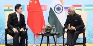 Menlu China, Qin Gang berbicara dengan Menlu India, S. Jaishankar