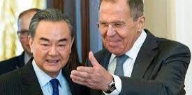 Menlu China Wang Yi dan Menlu Rusia Sergei Lavrov