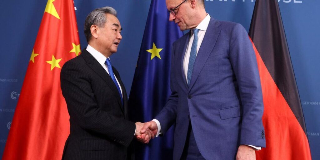 Menlu China Wang Yi dengan Kanselir Jerman Friedrich Merz 