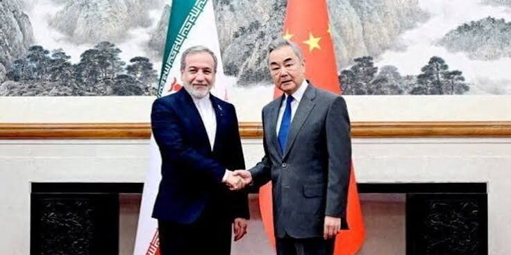 Menlu Iran Abbas Araghchi dengan mitra dari China, Wang Yi