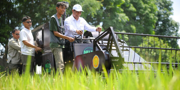 Mentan Amran berkesempatan meninjau sekaligus menjajal performa langsung MUD MAX.