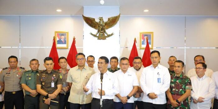 HARGA PUPUK TURUN - Menteri Pertanian Andi Amran. Ia menyampaikan bahwa kebijakan ini merupakan pelaksanaan langsung dari arahan Presiden Prabowo Subianto untuk memastikan ketersediaan pupuk dengan harga yang lebih terjangkau bagi petani.  


