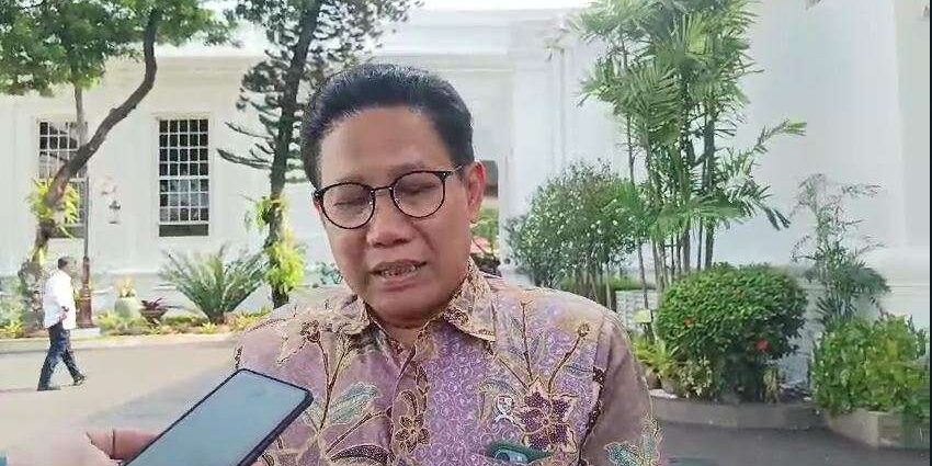 Menteri Desa, Pembagunan Daerah Tertinggal, Abdul Halim Iskandar memberi penjelasan mengenai potensi peningkatan manajemen Dana Desa tahun 2024, di Kompleks Istana Kepresidenan, Senin (20/11/2023) 