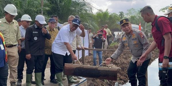 Menteri Lingkungan Hidup/Kepala Badan Pengendalian Lingkungan Hidup (KLH/BPLH), Jumhur Hidayat, kunjungan lapangan terkait kesiapsiagaan pencegahan karhutla