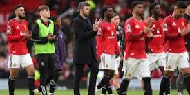 Michael Carrick bersama pemain Man United