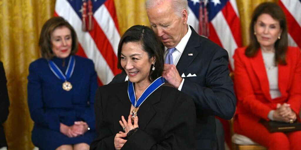 Michelle Yeoh dianugerahi Medal of Freedom