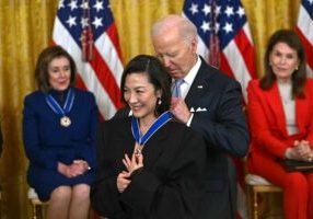Michelle Yeoh dianugerahi Medal of Freedom