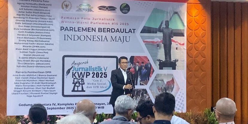 Ketua Komisi XI DPR, M. Misbakhun, menyampaikan sambutan pada pembukaan Anugerah Jurnalistik KWP V 2025 dan Pameran Foto Warna-Warni Parlemen) di Kompleks Parlemen Senayan, Jakarta, Senin (22/9/2025)
