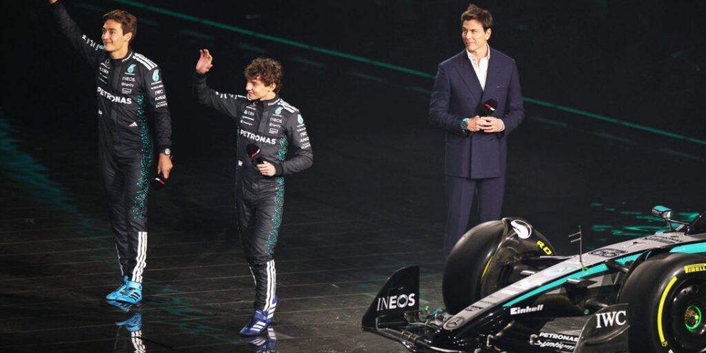 Mobil Baru Mercedes F1 dengan Russel dan Antonelli