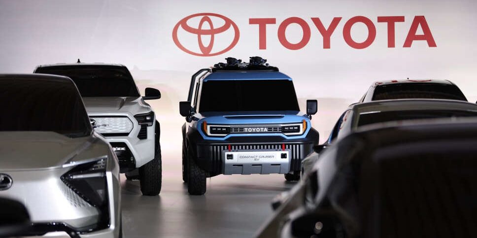Mobil Listrik Toyota