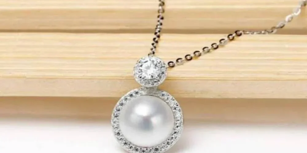 Perhiasan mutiara asli