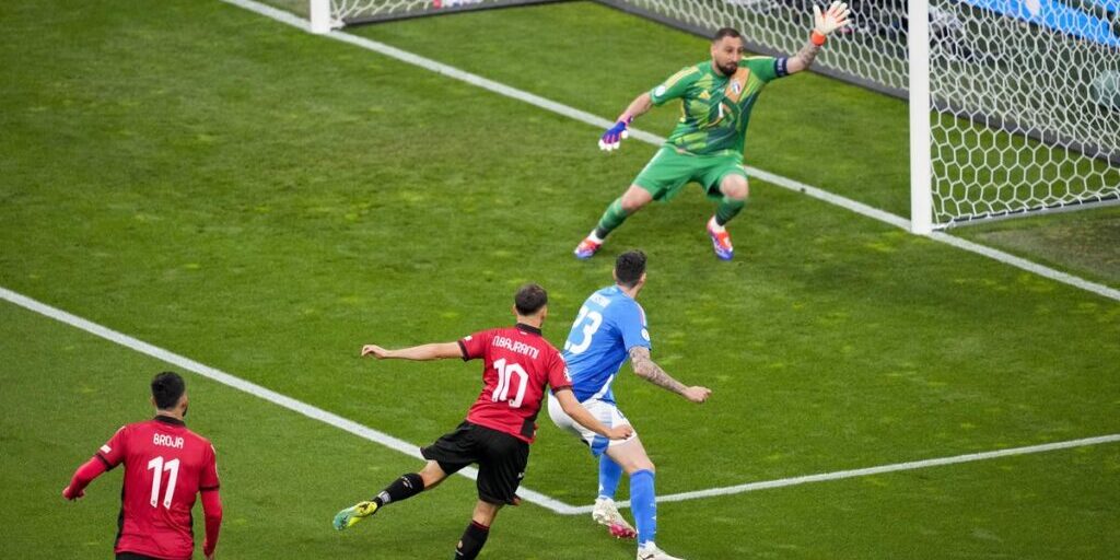 Nedim Bajrami dariAlbania cetak gol tercepat