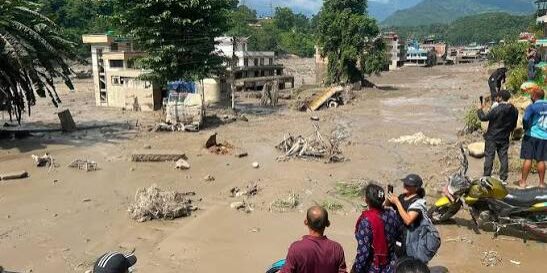 Nepal banjir dan tanah longsor