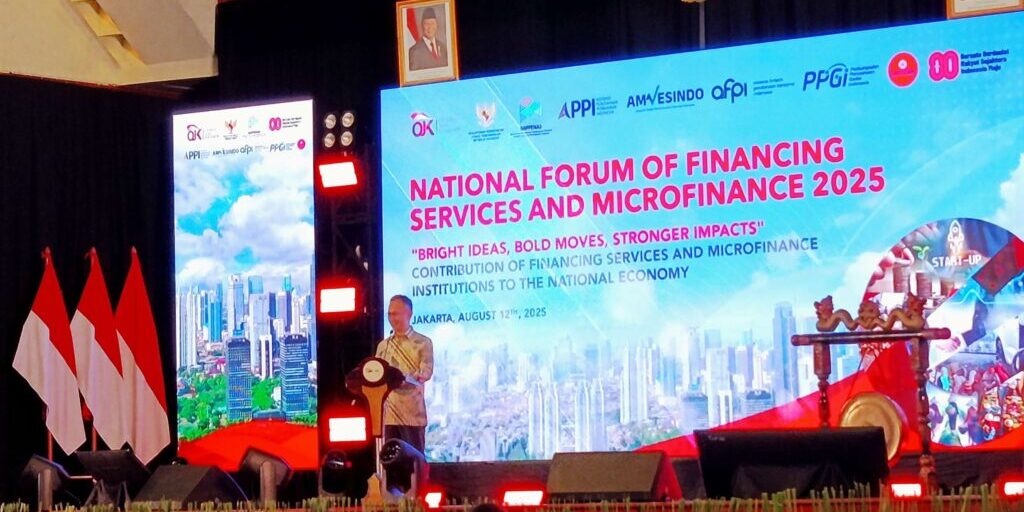 Ketua Dewan Komisioner Otoritas Jasa Keuangan (OJK), Mahendra Siregar, dalam acara 'Forum Nasional Jasa Pembiayaan dan Keuangan Mikro 2025', di Hotel Bidakara Jakarta, Selasa (12/8/2025).