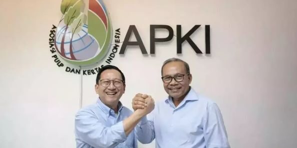 Ketua Umum APKI, Suhendra Wiriadinata (kiri) 
