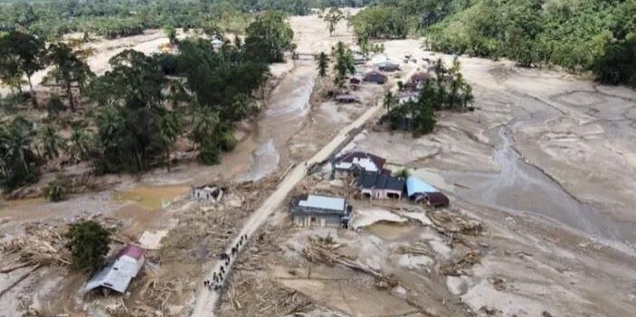 Habis diterjang banjir bandang, menewaskan lebih enam ratus orang