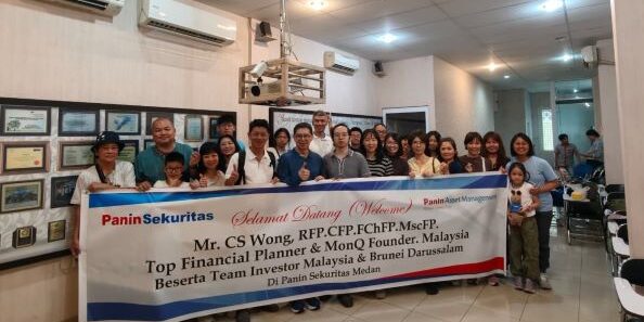 Mr CS Wong,RFP.CFP.FchFP.MscFP. MonQ Financial Planner Founder, Malaysia bawa rombongan dari Malaysia, Brunei Dan China kunjungan & Diskusi Investasi Pasar Modal Indonesia di Off Panin Sekuritas Medan
